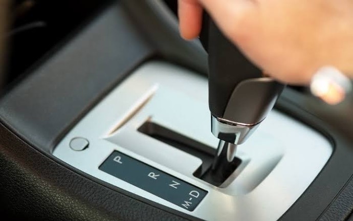 Otomatik vites araçlar olmasaydı kadınlar yine de trafiğe çıkmak isterler miydi?