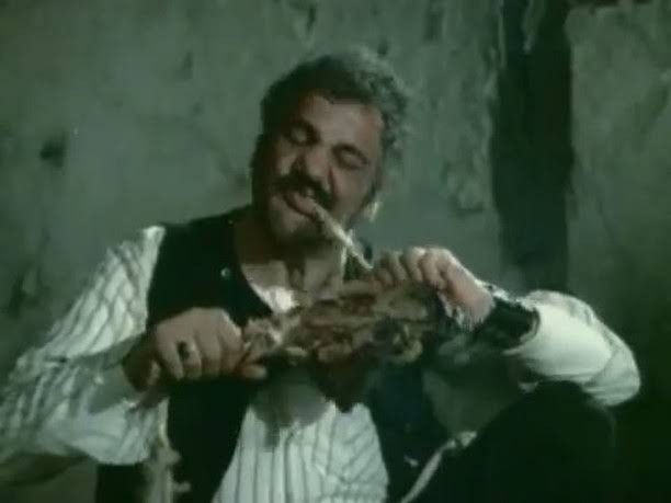 Disarida yemek yerken sürekli ağzınızı siler misiniz?
