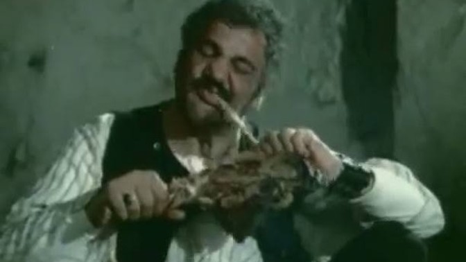Dışarıda yemek yerken sürekli ağzınızı siler misiniz?