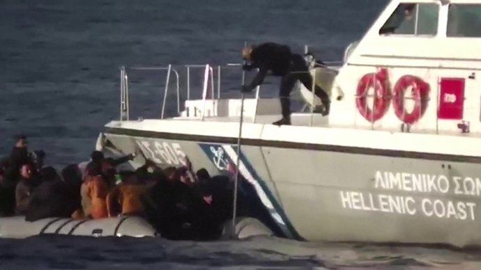 Neden sahil güvenlik botlarımız sürekli mültecileri kurtarıyor?