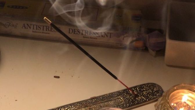 Tütsü yakmak evdeki kötü enerjiye iyi gelir mi?