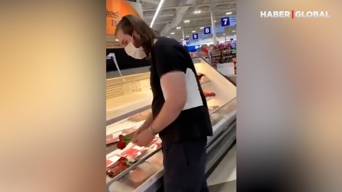 Vegan bir müzik grubu etlerin üstüne gül bırakarak hayvan eti yenmesini protesto etmiş. Bu protestoyu nasıl buldunuz?