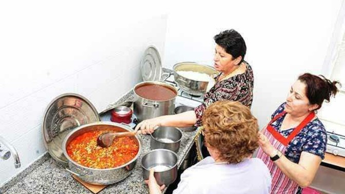 Sizin ailede en güzel yemek yapan kişi kim?