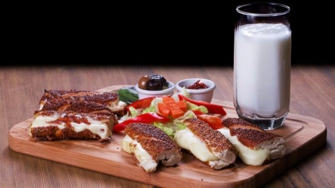Ayran en çok hangi yiyeceğin yanına yakışıyor?