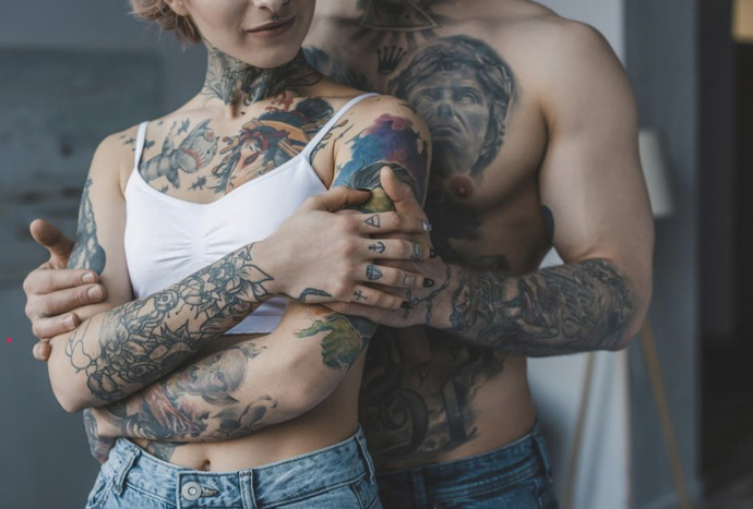 Vücudunda dövme olan birisi seksi olabilir mi?