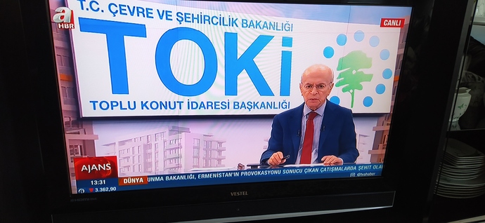 Bu adamın burada ne işi var mezunlarımız nerede?