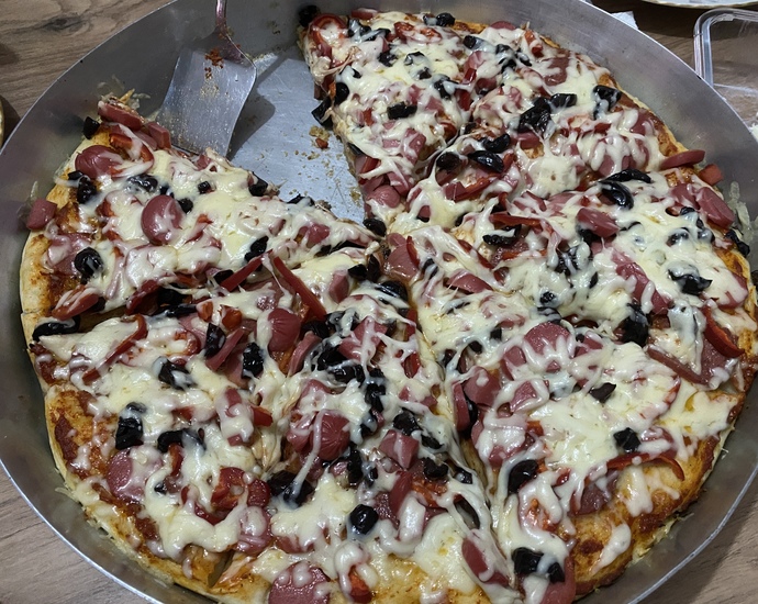 Kahvaltıda pizza yaptık. Nasıl olmuş, kahvaltıda pizza yer misiniz?