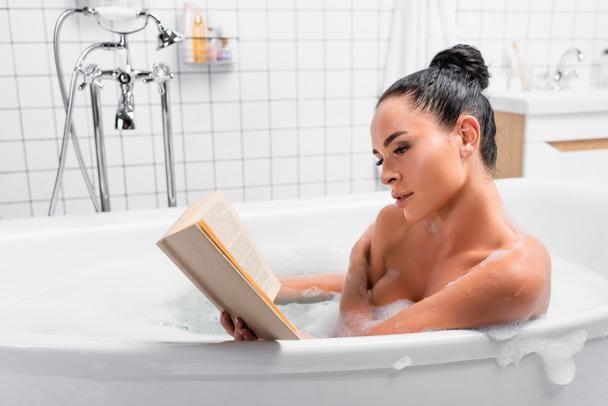 Duşta kitap okumak keyifli midir sizce?