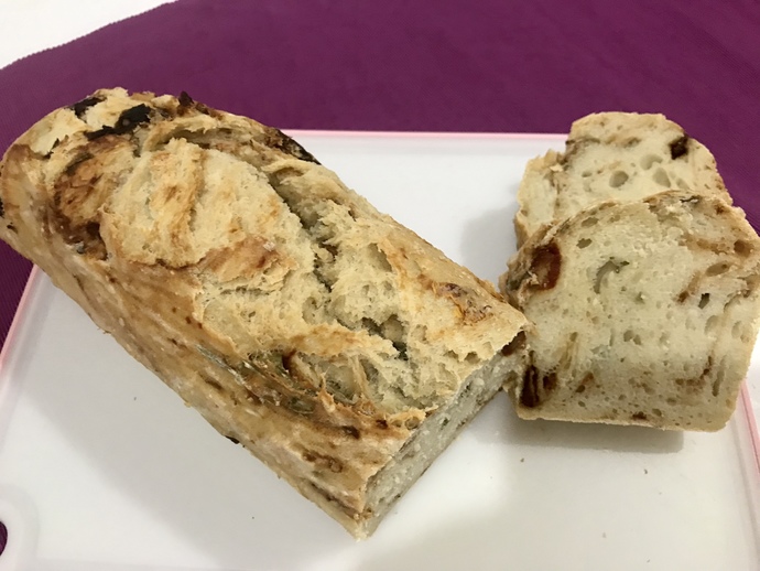 Kek pişirilirken üzeri neden çatlar?