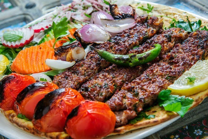 Yemek mi yoksa tatlı yemek mi sizi daha çok mutlu ediyor?
