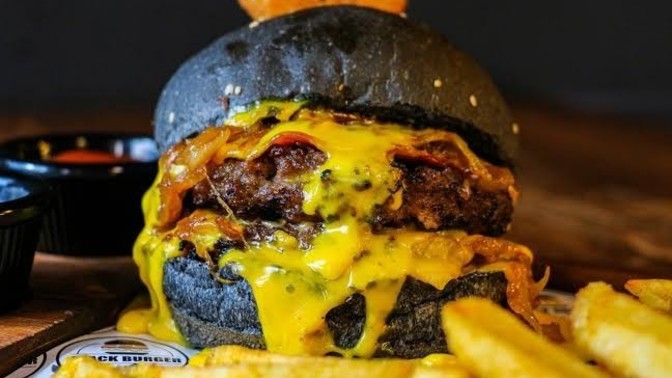 Siyah hamburger denediniz mi, dener misiniz?