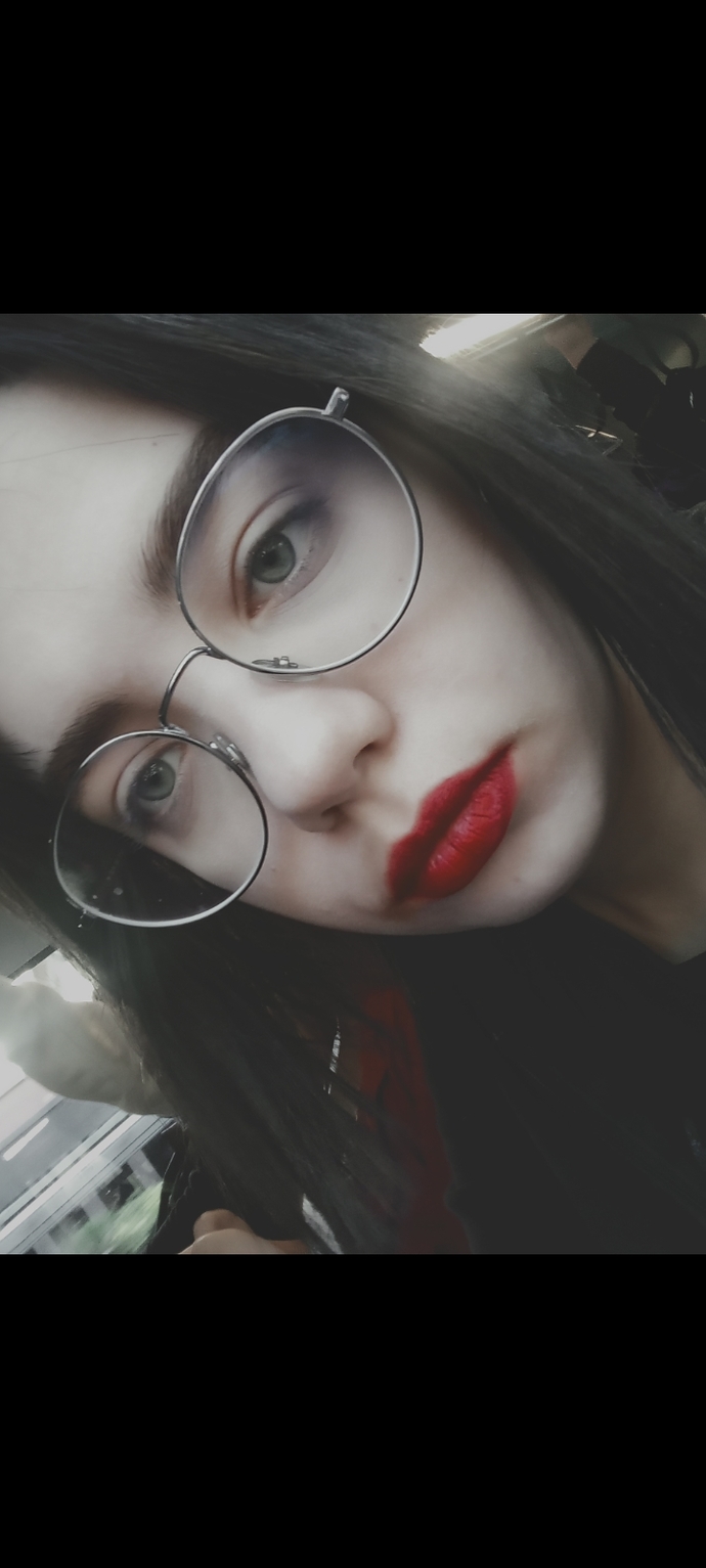 Kırmızı ruj çok güzel bir şey değil mi ya? KizlarSoruyor