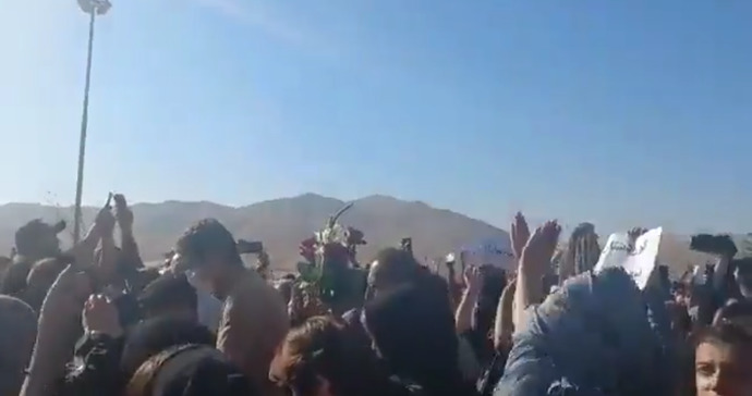 İranda bir kadının başörtüsü takmadığı gerekçesiyle öldürülmesinin ardından tesettür çıkarma protestosu başladı?