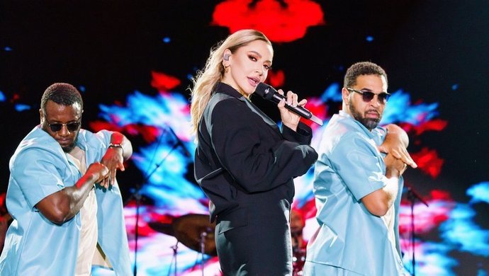 Hadise 3 milyon dolarlık yüzüğü sahnede fırlatmış! Biz bunu yer miyiz🤪?