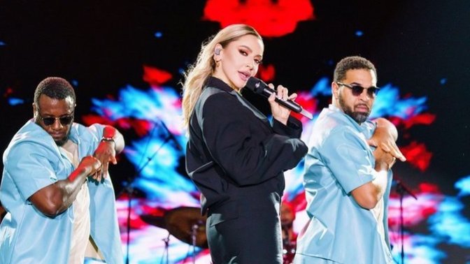 Hadise 3 milyon dolarlık yüzüğü sahnede fırlatmış! Biz bunu yer miyiz🤪?