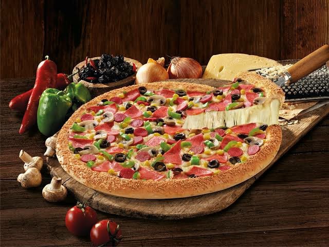 Detayada bakın. Pizzada gaz yapan malzeme ya da  pişirim tekniği hangisidir?