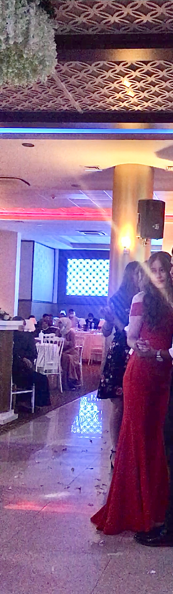 Şu elbise kaç para eder arkadaşlar?