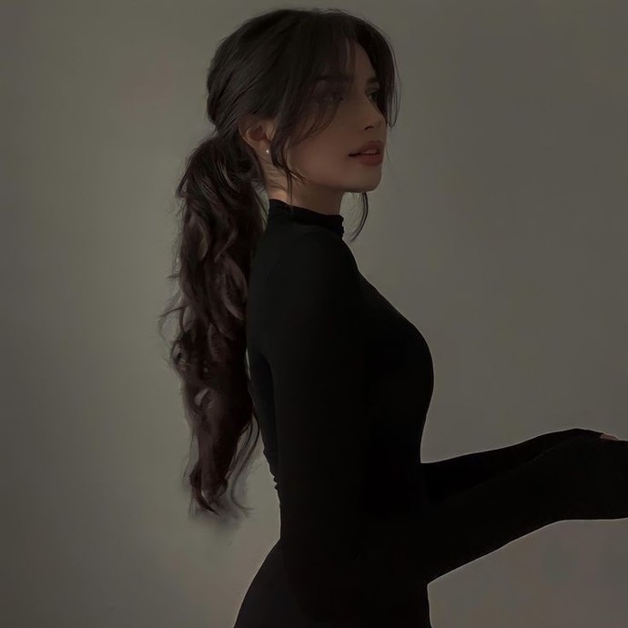 🖤🦋Kısa saçı mı yoksa uzun saçı mı daha güzel buluyorsunuz🦋🖤?