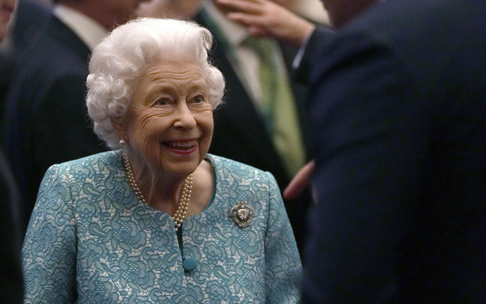 Dünyanın dört yanını işgal eden, kardeşlerini katleden kişi kim (elizabeth mi?)?