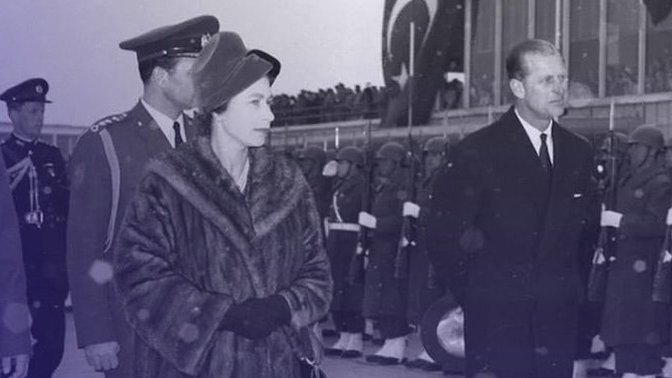 Dünyanın dört yanını işgal eden, kardeşlerini katleden kişi kim (elizabeth mi?)?
