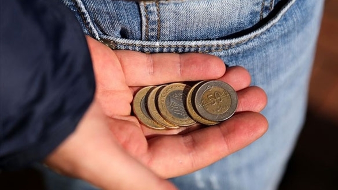 Markette 5 kuruş para üstünü beklemek eziklik mi?