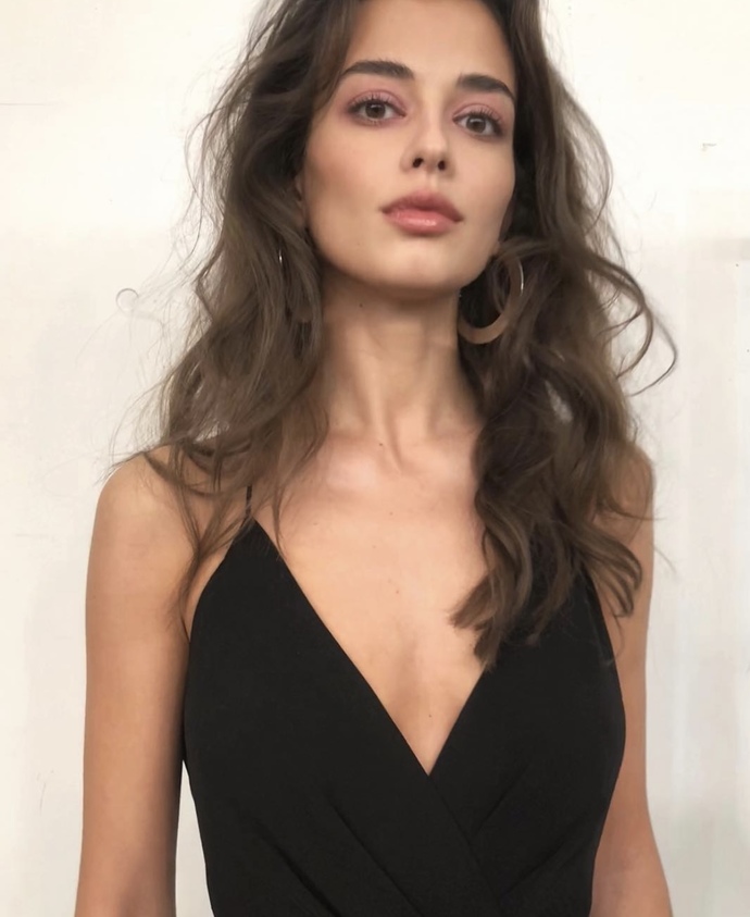 Elif Aksu ince yapılı olduğu için mi zayıf duruyor?