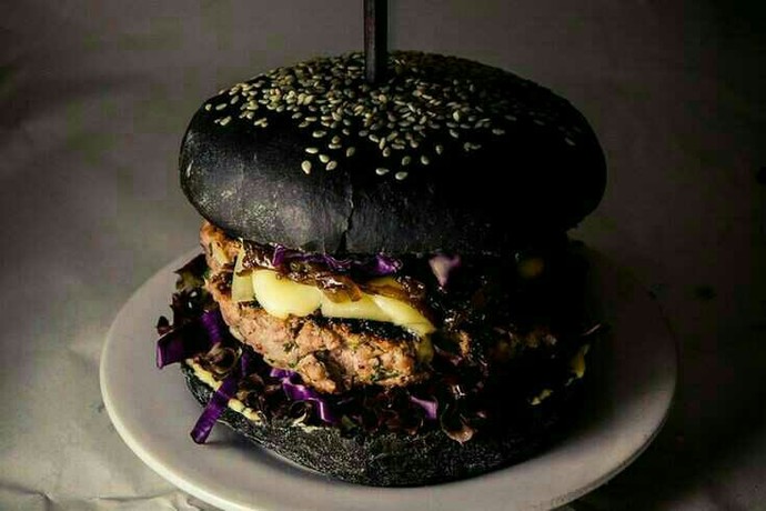 Hiç siyah hamburger denediniz mi?