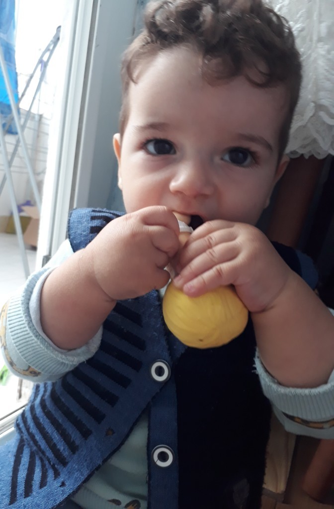 Bebişkom diş çıkarıyor her eline geçen şeyle dişini kaşımaya çalışıyor mikrop kapmasından korkuyorum bir şey olur mu?