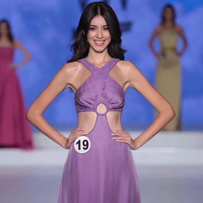 Miss Turkey 2022 birincisi Nursena Say seçildi. Sizce bu unvanı hak etti mi?