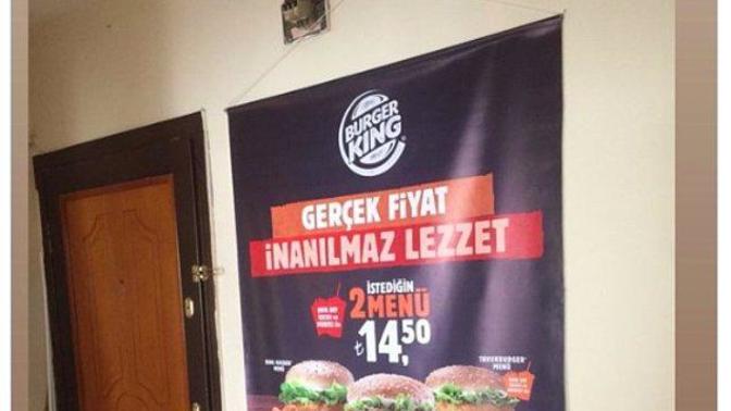Öğrenci evlerinde aşırı garip eşyalar olabiliyor. Senin karşılaştığın en garip manzara neydi?