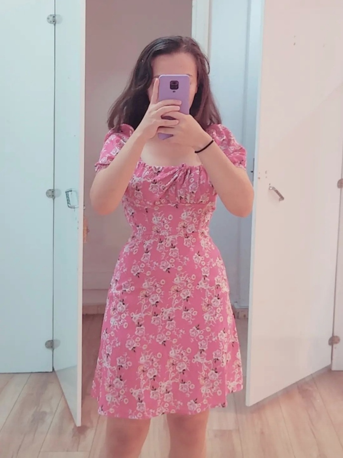 Üniversite ilk gün için bu elbise nasıl?