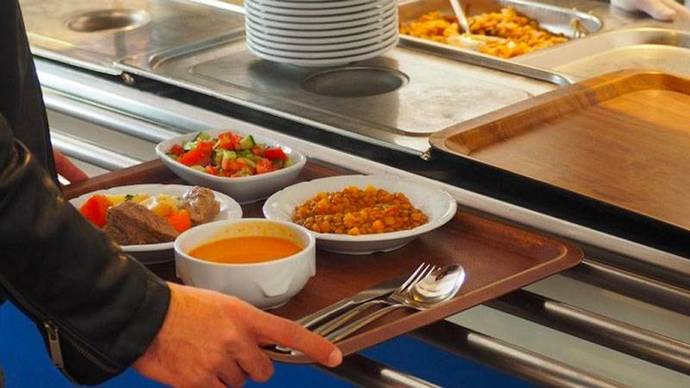 Sizce okullarda ücretsiz yemek verilmeli mi?