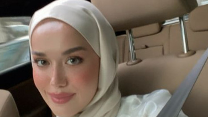 İnstagram'daki tesettürlü fenomenlere çok özeniyorum, aşırı güzel değiller mi?