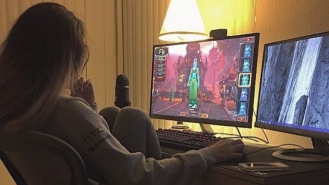 Sevgiliniz oyunda karşı cinsi takip etse sorun eder misiniz?