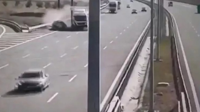 Silivri'de yaşanan feci kaza! Tır şoförü isteseydi manevra yapamaz mıydı?