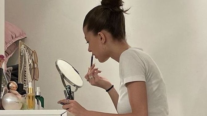 Sabahın köründe de kalksan dışarı çıkmadan makyaj yapar mısın?