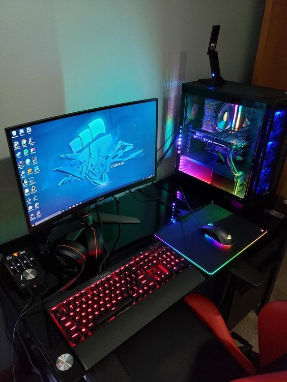 Yeni aldığım teknolojik aletlerin hepsi RGB ışıklı. Odası malum mekanlara benzeyen sadece ben miyim?