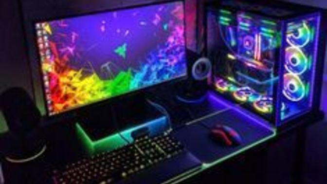 Yeni aldığım teknolojik aletlerin hepsi RGB ışıklı. Odası malum mekanlara benzeyen sadece ben miyim?