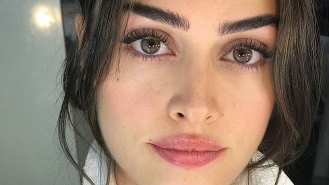 Esra Bilgiç güzel mi sizce?