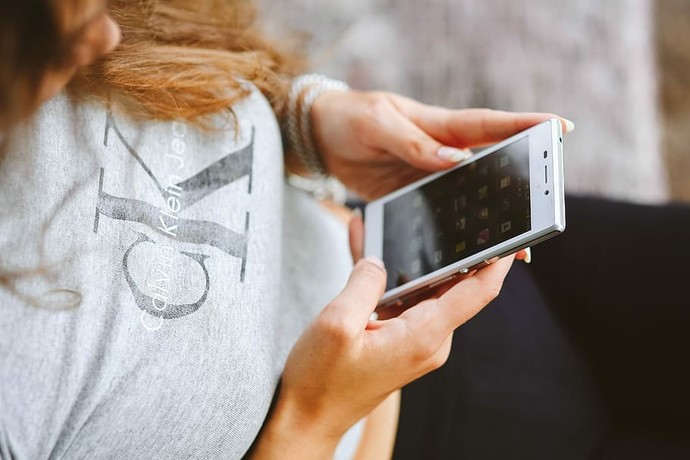 Telefon bir günde ortalama kaç saat elinde?