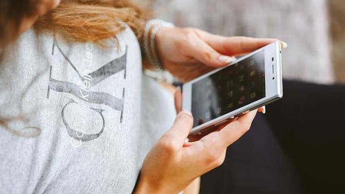 Telefon bir günde ortalama kaç saat elinde?