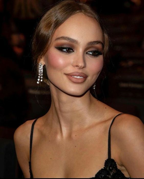 Smokey eye (dumanlı) makyajlar hoşuma gidiyor ama kendime yakıştırmıyorum. Siz bu tarz makyajları tercih eder misiniz?