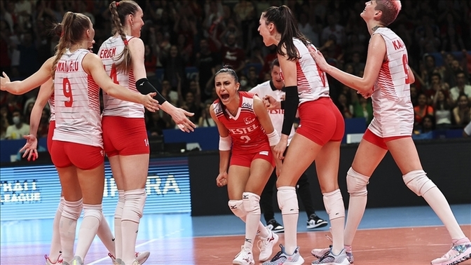 A Milli Kadın Voleybol Takımı'nın Dünya Şampiyonası süreci bugün başlıyor, sizce başarılı olacaklar mı?