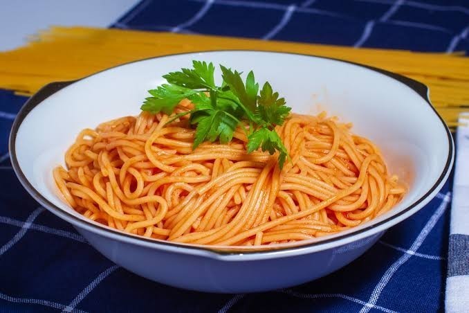 Salçalı makarnaya ketçap sıkar mısınız?