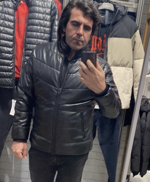 Arkadaşlar bu iki mont arasında seçimde zorlandım, sizce hangisi yakışmış bana?