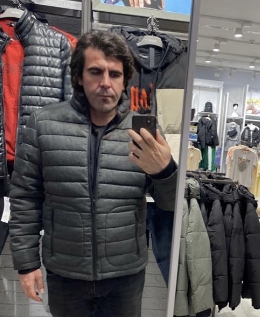 Arkadaşlar bu iki mont arasında seçimde zorlandım, sizce hangisi yakışmış bana?