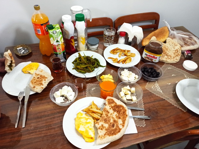 Kahvaltı hazırlayanınız var mı?