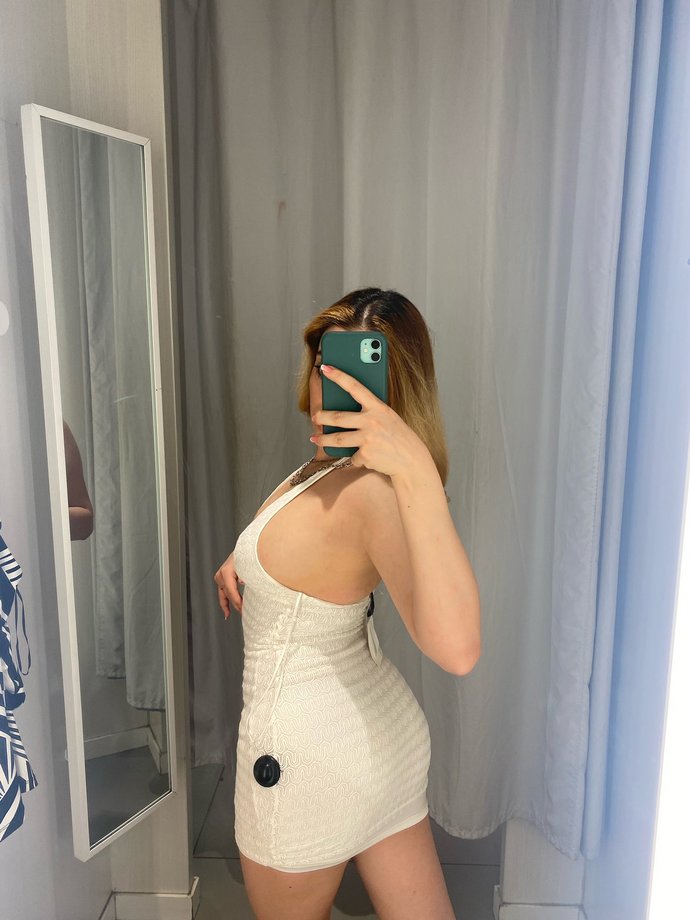 Bu elbise bana yakışmış mı? Almalı mıyım ve alırsam nerelerde giyebilirim?