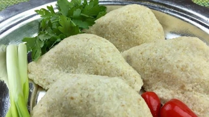 İçli köfte sevmeyen var mıdır sizce siz en çok yanında ne tüketmeyi seversiniz?