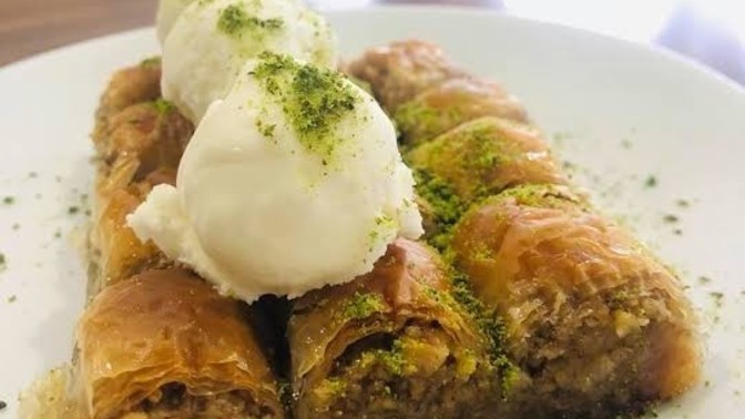 Baklavanın üstüne dondurma koysam şeker komasına girer miyim?